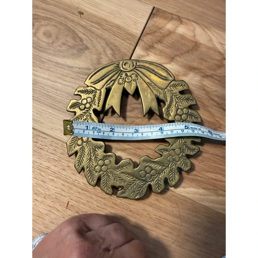 Vintage Brass Holiday Wreath Trivet Christmas Decor Gold Retro India 5.5in